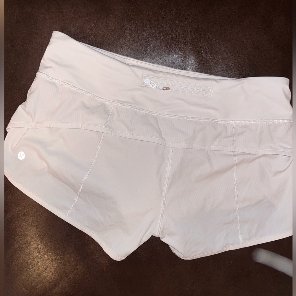Lululemon speed up low-rise lines shorts